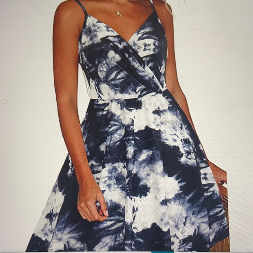 NWT Newshows Tie Dye V-Neck Dress With Pockets Size Large